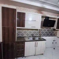 ۵متر کابینت بالا و پایین جنس هیگلاس در حد نو