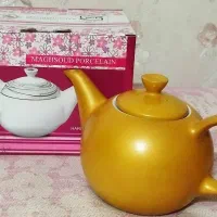 قوری و استکان