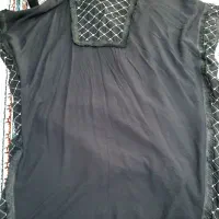 تعدادی لباس تمیز به فروش می‌رسد...