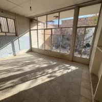 اجاره سالانه دربست دو نبش با حیاط بزرگ