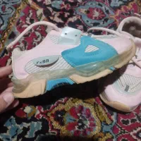 کفش|کفش و لباس بچه|زهک, |دیوار