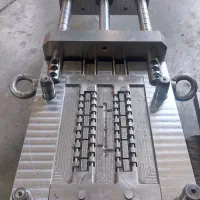 مونتاژ کار قالب تزریق پلاستیک