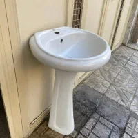 روشویی پایه دار ایستاده