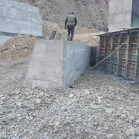 استادکار آرماتوربند و قالب بند جهت کار در پل