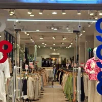 فروشنده خانم