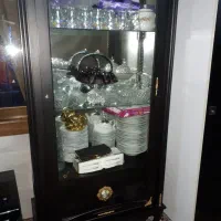 کمد شیشه ایی