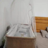 تخت کنار مادر تمام چوب نو در حد صفر با تشک|تخت و صندلی بچه|بندر کنگان, |دیوار