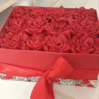 گل روبانی قرمز|گل مصنوعی|دورود, |دیوار