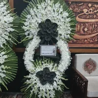 تاج گل پایه فلزی چوبی جام دسته و سبدگل فانتزی|گل و گیاه طبیعی|تهران, سیمای ایران|دیوار