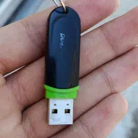 دو تا فلش ۴ گیگ ۵۰۰ تومن