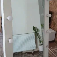آینه قدی به همراه 10 عدد لامپ