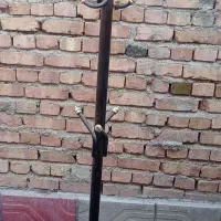 رخت آویز و جارو برقی