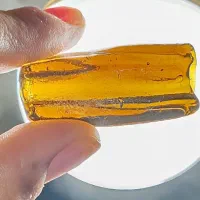 سنگ شبیه کهربا