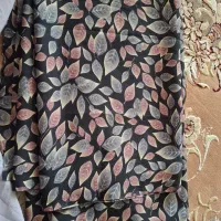 تعدادی چادر رنگی دوخته نشده