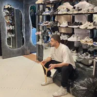 نیاز به فروشنده بوتیک بلوط