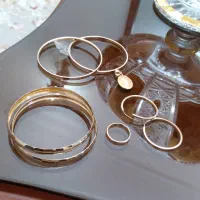 طلا در حد نو، بدون اجرت و مالیات و سود، یکجا و جدا