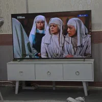 میز تلوزیون سالم و تمیز کم کار
