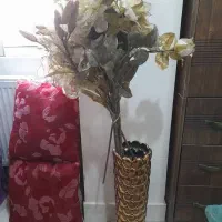 گلدان تزیینی با گل