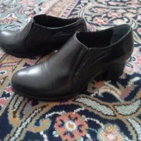 کفش های نو و شلوار بگ زنانه