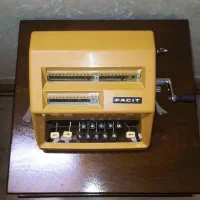 ماشین حساب مکانیکی FACIT ساخت سوئد