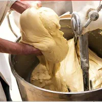 به یک فرد خمیر گیر ماهر در نانوایی سنگک نیازمندیم