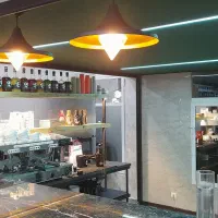 کمک باریستا سالن کار خانم