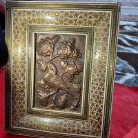 تابلو قدیمی فلزی پرنده برجسته که روی شاخه گل نشسته|کلکسیون اشیاء عتیقه|ارومیه, |دیوار