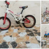 دو عدد دوچرخه و یک سه چرخه