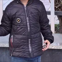 مقداری لباس بچگانه سالم و تمیز