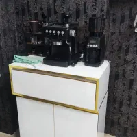 دستگاه اسپرسو و دستگاه آسیاب و میز