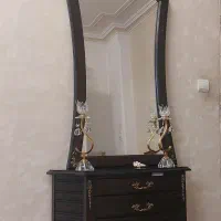 میزکنسول و آینه سالم و تمیز