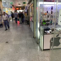 شریک کافی نت کار با لوازم در جای بسیار پر تردد