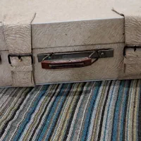 چمدان قدیمی انتیک  مخصوص دکور اتلیه یا کلکسیون|کلکسیون اشیاء عتیقه|اراک, |دیوار