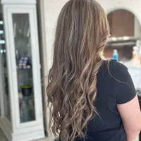 مدل برای خدمات رنگ و لایت