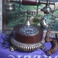 تلفن رومیزی چوبی کلاسیک