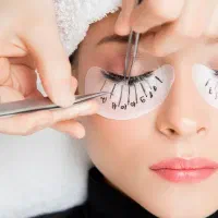 پذیرش مدل اکستنشن مژه درسالن زیبایی