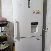 یک عدد یخچال به فروش می رسد