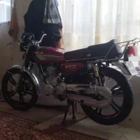 موتور سیکلت ۱۲۵ در حد نو