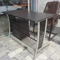 میز کامپیوتر فلزی