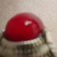 انگشتر نقره‌ ی قدیمی با نگین سرخ