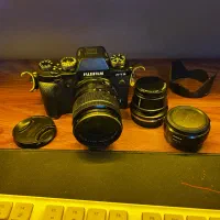 دوربین فوجی xt3 درحد نو خوش قیمت با لنز