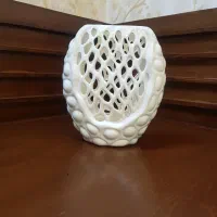 گلدان سفید مشبک مناسب گل مصنوعی نونو
