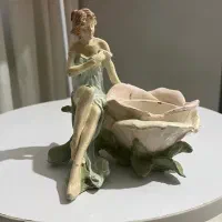 مجسمه ایستاده و نشسته