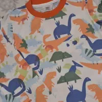 لباس بچگانه|کفش و لباس بچه|بومهن, |دیوار