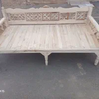 یک عدد تخت سنتی شبکه ای بدون رنگ خام