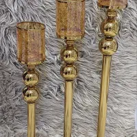 جا شمعی کنار سالنی