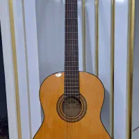 گیتار آریا AK-20  در حد نو