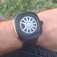 ساعت سون فرایدی Seven Friday