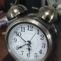 ساعت رومیزی زنگوله دار