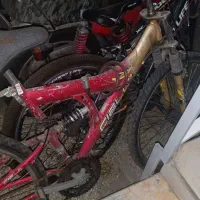 دوچرخه کاملا سالم د نده‌ای ترمز جلوش سالمه